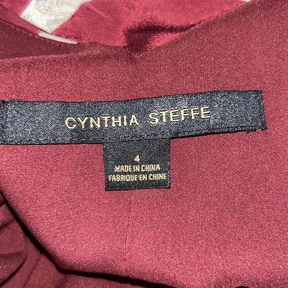 Cynthia Steffe Floral V-Neck Split Sleeve Shift Dress - Picture 4 of 7